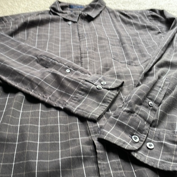 Dockers XL stain resistant, wrinkle free grey plaid button down shirt - Picture 3 of 7